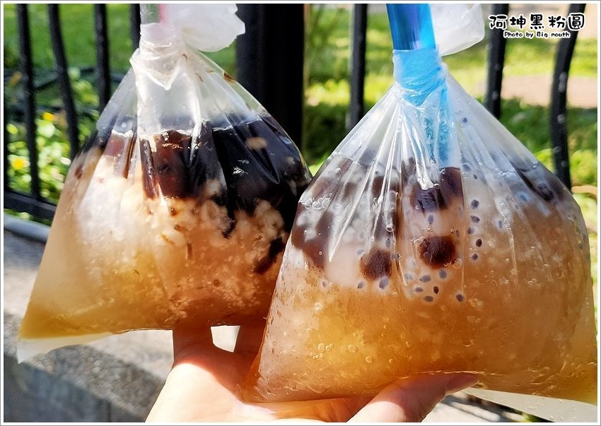 【台中美食】阿坤黑粉圓．濃濃古早味的袋裝粉圓冰，大顆Q彈又清涼!