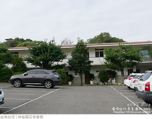 【台南住宿】林桂園石泉會館(寵物友善溫泉會館)，獨房獨戶環境舒適寧靜很有渡假氣氛，顏色如泥水的泥漿溫泉