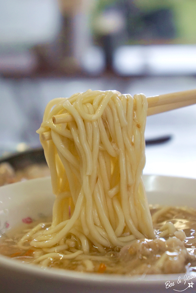 宜蘭蒜味肉焿(五女兒的店)~北門蒜味傳承,附設停車場超方便!在地人最愛的美味