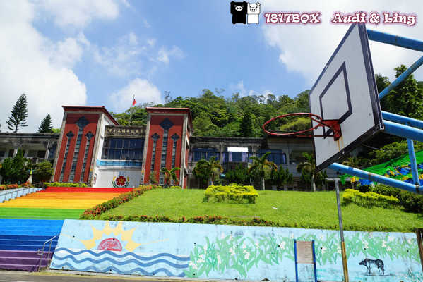 【屏東。牡丹】牡丹國小。全台最美麗的國小。彩虹階梯。校園８景。單車環島熱門景點