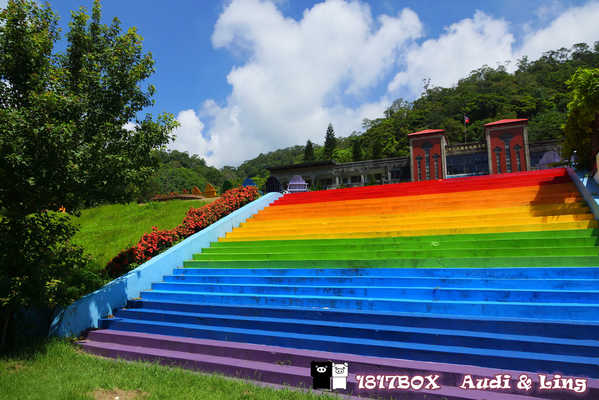 【屏東。牡丹】牡丹國小。全台最美麗的國小。彩虹階梯。校園８景。單車環島熱門景點