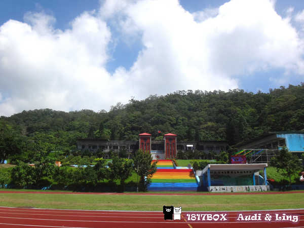 【屏東。牡丹】牡丹國小。全台最美麗的國小。彩虹階梯。校園８景。單車環島熱門景點
