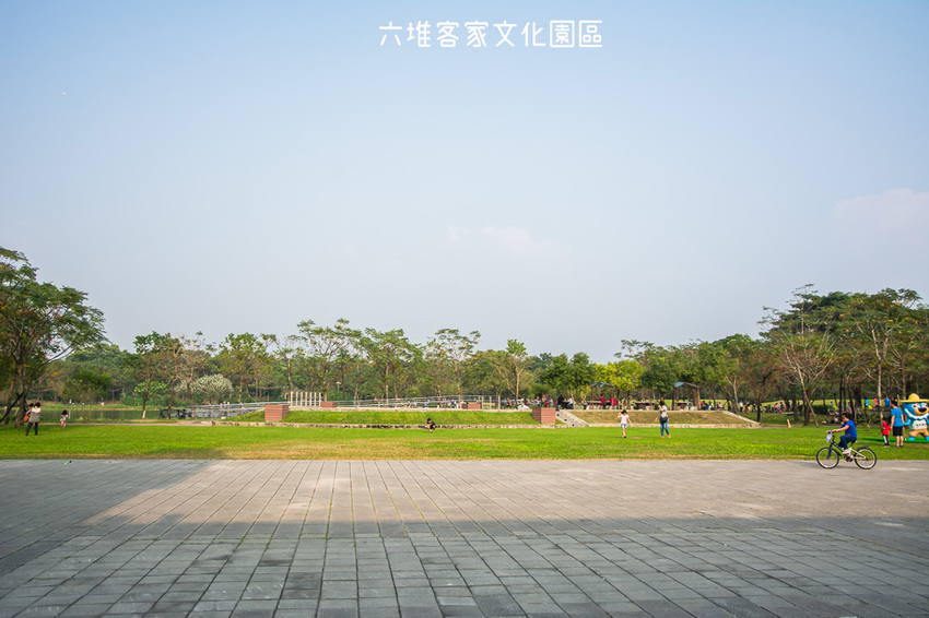 ｜屏東景點｜六堆客家文化園區，六堆小星球互動式遊戲區、親水河道、沙坑，通通免費讓你玩 - 阿婷的旅行札記。