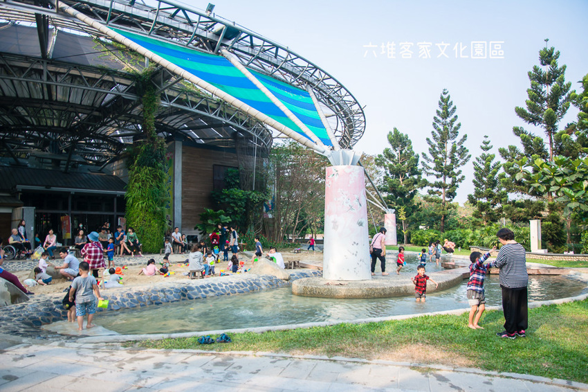 ｜屏東景點｜六堆客家文化園區，六堆小星球互動式遊戲區、親水河道、沙坑，通通免費讓你玩 - 阿婷的旅行札記。