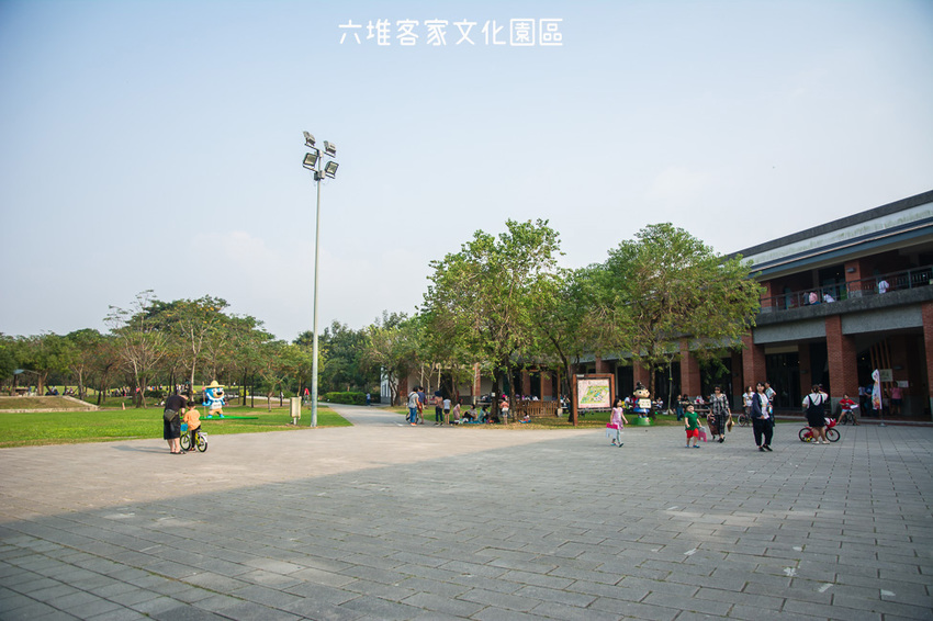 ｜屏東景點｜六堆客家文化園區，六堆小星球互動式遊戲區、親水河道、沙坑，通通免費讓你玩 - 阿婷的旅行札記。