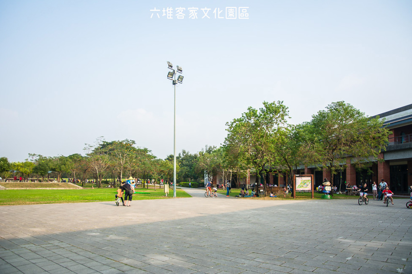 ｜屏東景點｜六堆客家文化園區，六堆小星球互動式遊戲區、親水河道、沙坑，通通免費讓你玩 - 阿婷的旅行札記。