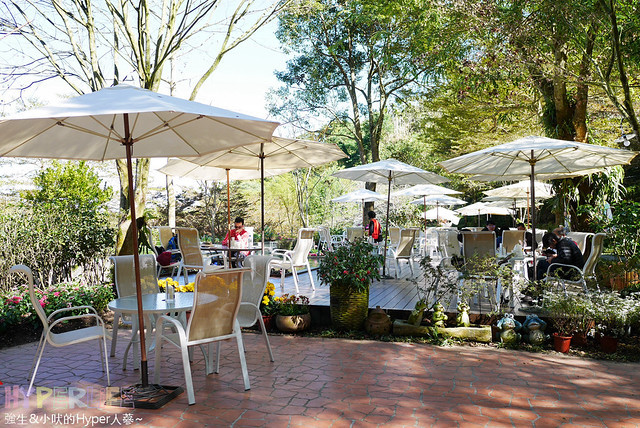 桃李河畔 – 台中新社門半日遊景觀餐廳,門票可全抵用餐消費,戶外歡迎寵物。桂花、金針花、李花、梅花、櫻花一次GET! 春天還可以看螢火蟲哦! @強生與小吠的Hyper人蔘~