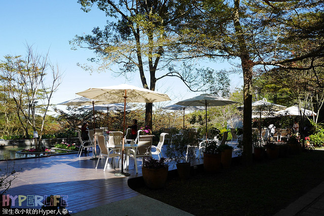 桃李河畔 – 台中新社門半日遊景觀餐廳,門票可全抵用餐消費,戶外歡迎寵物。桂花、金針花、李花、梅花、櫻花一次GET! 春天還可以看螢火蟲哦! @強生與小吠的Hyper人蔘~