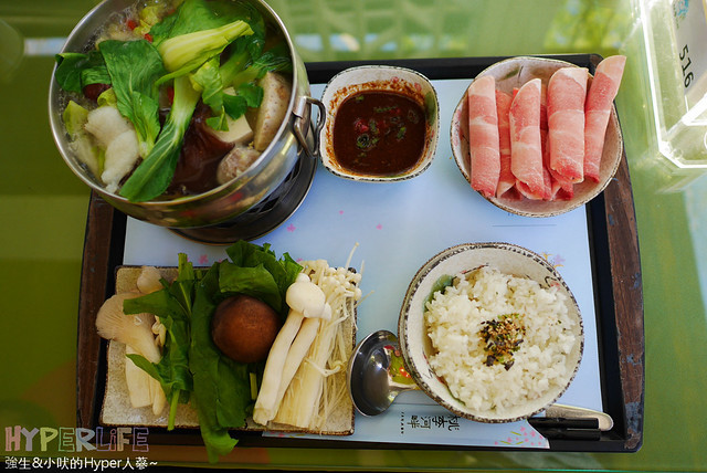 桃李河畔 – 台中新社門半日遊景觀餐廳,門票可全抵用餐消費,戶外歡迎寵物。桂花、金針花、李花、梅花、櫻花一次GET! 春天還可以看螢火蟲哦! @強生與小吠的Hyper人蔘~