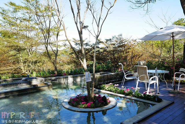 桃李河畔 – 台中新社門半日遊景觀餐廳,門票可全抵用餐消費,戶外歡迎寵物。桂花、金針花、李花、梅花、櫻花一次GET! 春天還可以看螢火蟲哦! @強生與小吠的Hyper人蔘~