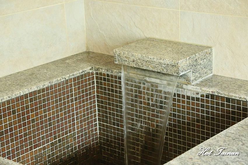 【高雄泡湯】夏天就是要泡冷泉！高雄泡湯推薦：花季度假飯店 - 熱血玩台南。跳躍新世界