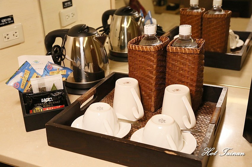 【高雄泡湯】夏天就是要泡冷泉！高雄泡湯推薦：花季度假飯店 - 熱血玩台南。跳躍新世界