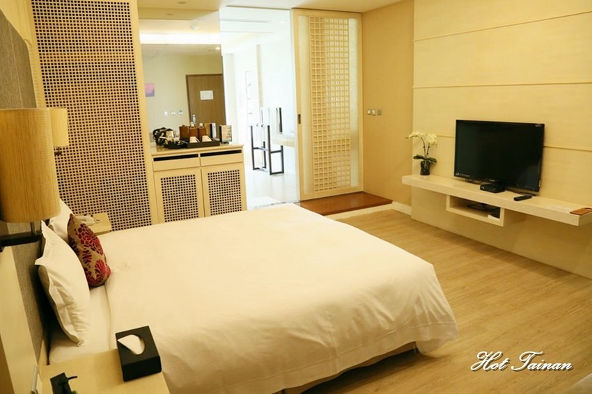 【高雄泡湯】夏天就是要泡冷泉！高雄泡湯推薦：花季度假飯店 - 熱血玩台南。跳躍新世界