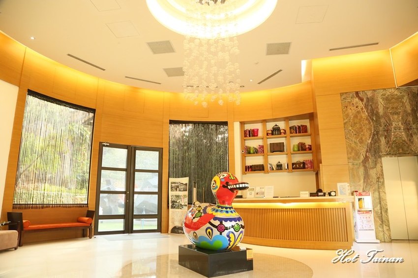 【高雄泡湯】夏天就是要泡冷泉！高雄泡湯推薦：花季度假飯店 - 熱血玩台南。跳躍新世界