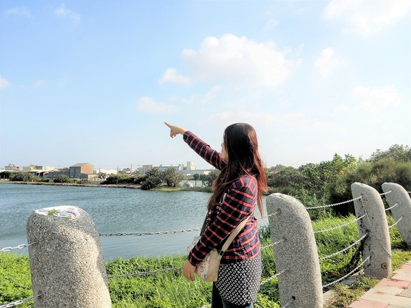 蛤蜊兵營:【彰化線西景點】蛤蜊兵營~IG網美美拍熱點,殘破不堪廢墟中締造獨特的美感