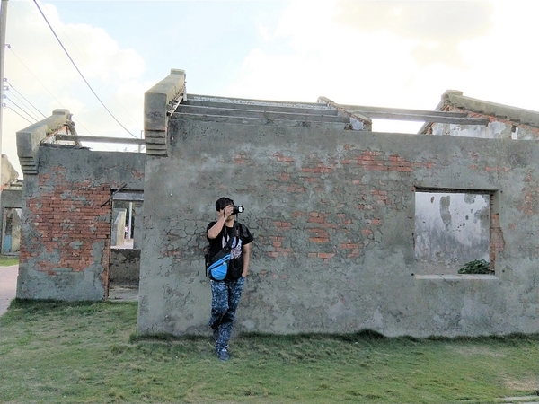 蛤蜊兵營:【彰化線西景點】蛤蜊兵營~IG網美美拍熱點,殘破不堪廢墟中締造獨特的美感