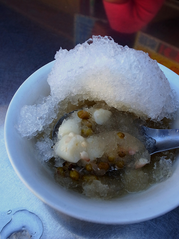 雲林北港，遊老街拜媽祖吃大餅，沒看到北港六尺四！