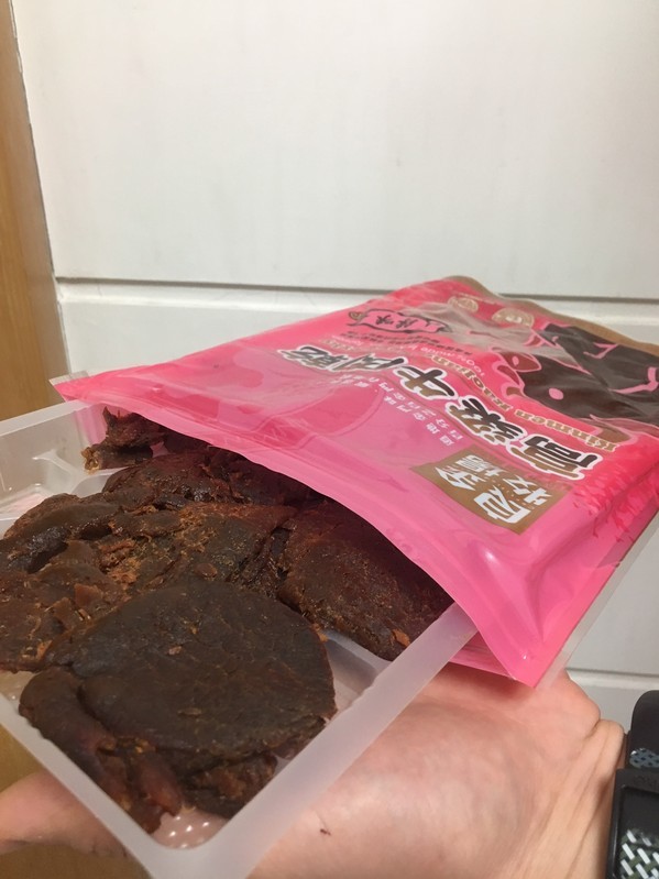 良金牧場:良金牧場 金門高粱牛肉乾|全家零食 | 便利商店就可以買到熱門團購的聚會零嘴