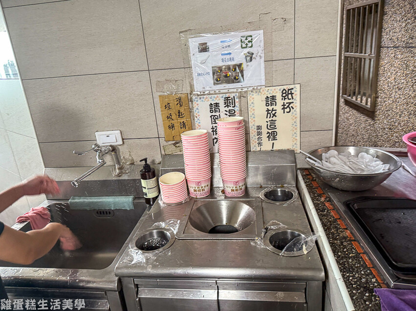 【新北食記】阿柑姨芋圓 - 九份必吃美食名單，吧台區無敵海景