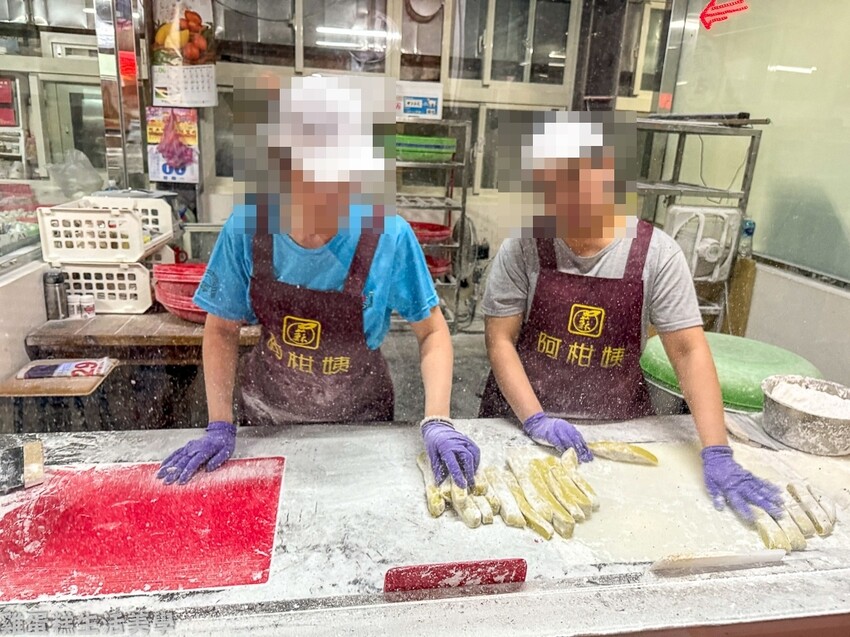 【新北食記】阿柑姨芋圓 - 九份必吃美食名單，吧台區無敵海景
