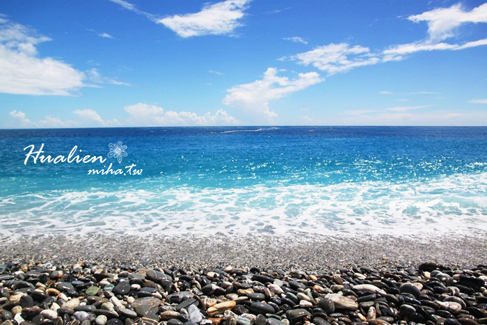 花蓮 ▌花蓮月牙灣七星潭風景區，湛藍海水藍的像果凍！