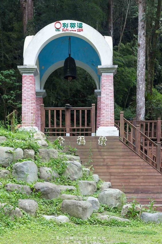 南投竹山︱杉林溪森林生態渡假園區　血紅楓樹與午後飛霧，賞楓就到美如仙境的杉林溪吧！