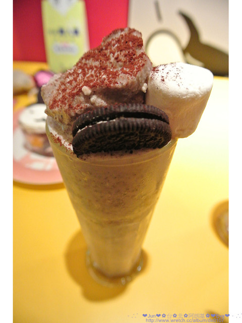 Aranzi Aronzo Cafe 阿朗基咖啡(新光三越南西店二館)：【食記】oO。。台北　ARANZI CAFE（阿朗基）　超可愛的兔兔蛋糕，能不吃嘛？！。o○。