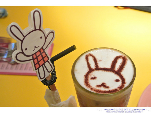 Aranzi Aronzo Cafe 阿朗基咖啡(新光三越南西店二館)：【食記】oO。。台北　ARANZI CAFE（阿朗基）　超可愛的兔兔蛋糕，能不吃嘛？！。o○。