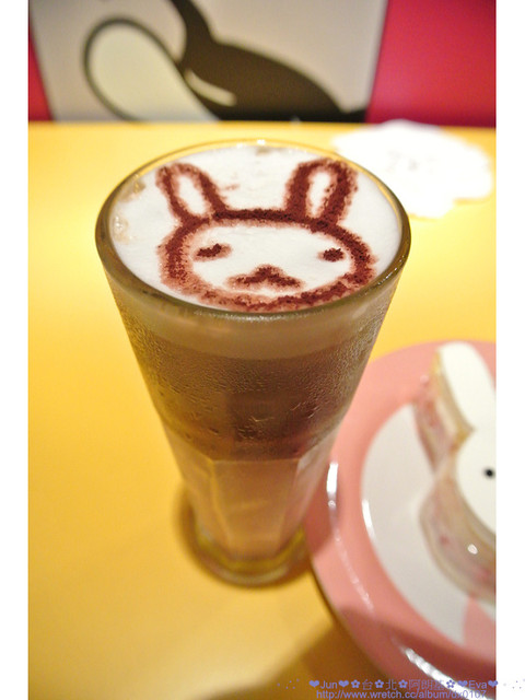 Aranzi Aronzo Cafe 阿朗基咖啡(新光三越南西店二館)：【食記】oO。。台北　ARANZI CAFE（阿朗基）　超可愛的兔兔蛋糕，能不吃嘛？！。o○。