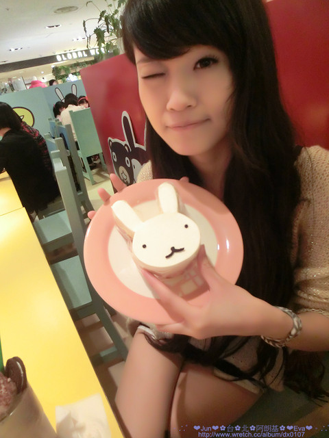 Aranzi Aronzo Cafe 阿朗基咖啡(新光三越南西店二館)：【食記】oO。。台北　ARANZI CAFE（阿朗基）　超可愛的兔兔蛋糕，能不吃嘛？！。o○。