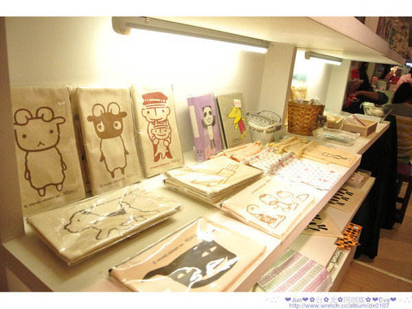 Aranzi Aronzo Cafe 阿朗基咖啡(新光三越南西店二館)：【食記】oO。。台北　ARANZI CAFE（阿朗基）　超可愛的兔兔蛋糕，能不吃嘛？！。o○。