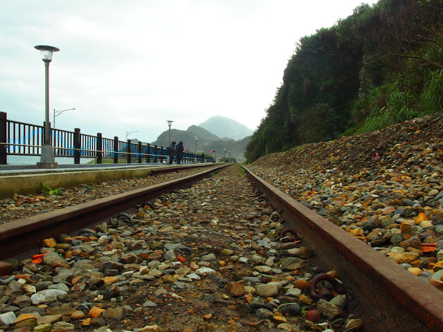 走春。一踏八斗子。鐵道×海岸線×步道