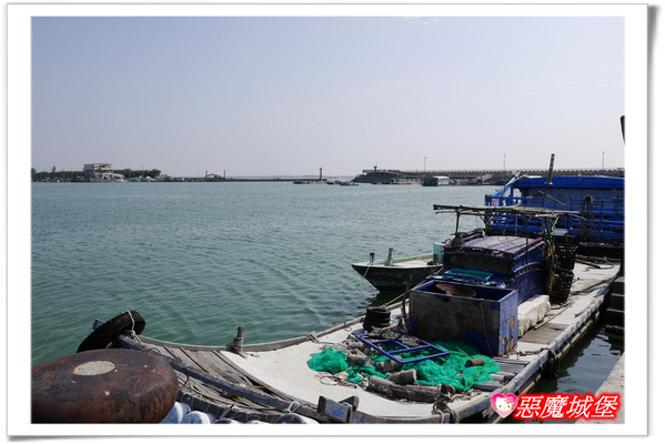 【嘉義。東石】漁人碼頭 + 鰲鼓溼地 + 彰化王功漁港 ~ 好吃的海鮮 + 風很大的濱海公路一日遊 !