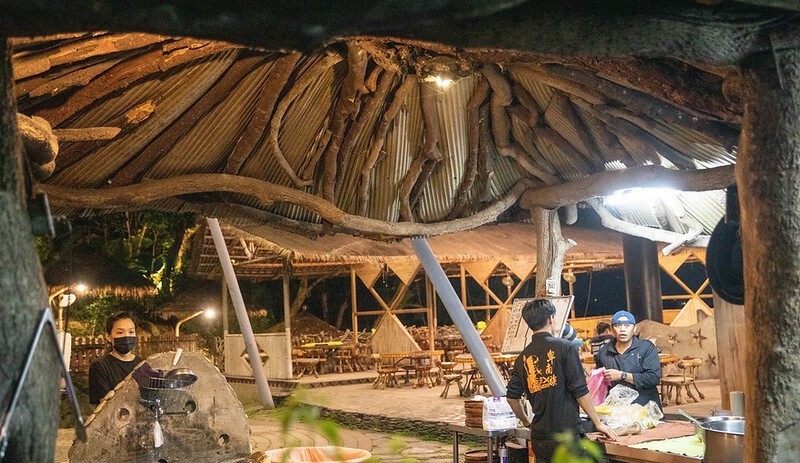 台東卑南原住民美食！招牌桶仔雞、鱷魚肉「原始部落山地美食」在地人必推。