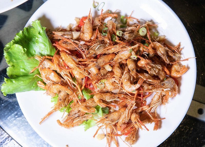 台東卑南原住民美食！招牌桶仔雞、鱷魚肉「原始部落山地美食」在地人必推。