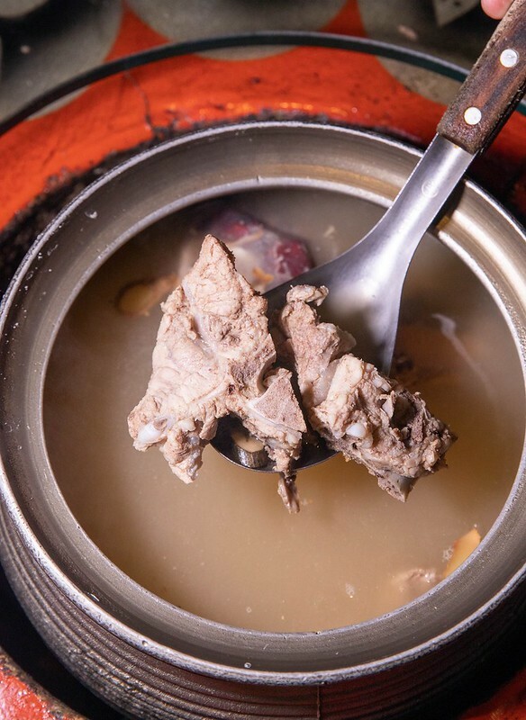 台東卑南原住民美食！招牌桶仔雞、鱷魚肉「原始部落山地美食」在地人必推。