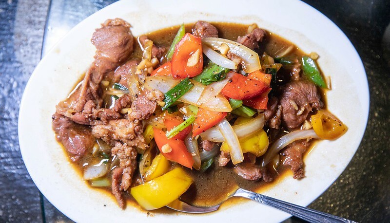 台東卑南原住民美食！招牌桶仔雞、鱷魚肉「原始部落山地美食」在地人必推。