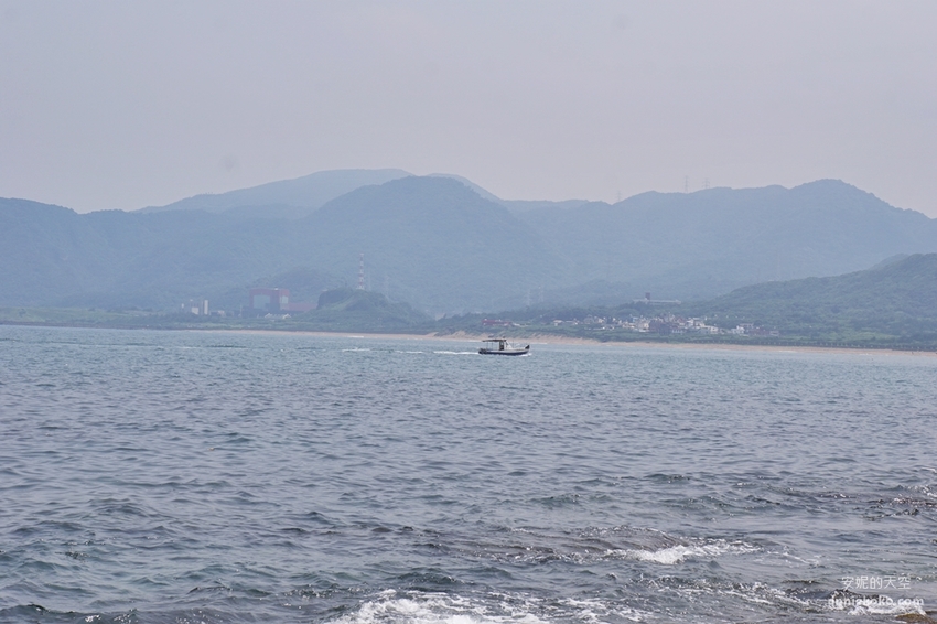 新北秘境 金山神秘海岸 絕美一線天礁岩 穿越巨岩才能抵達的夢幻海岸 - 安妮的天空