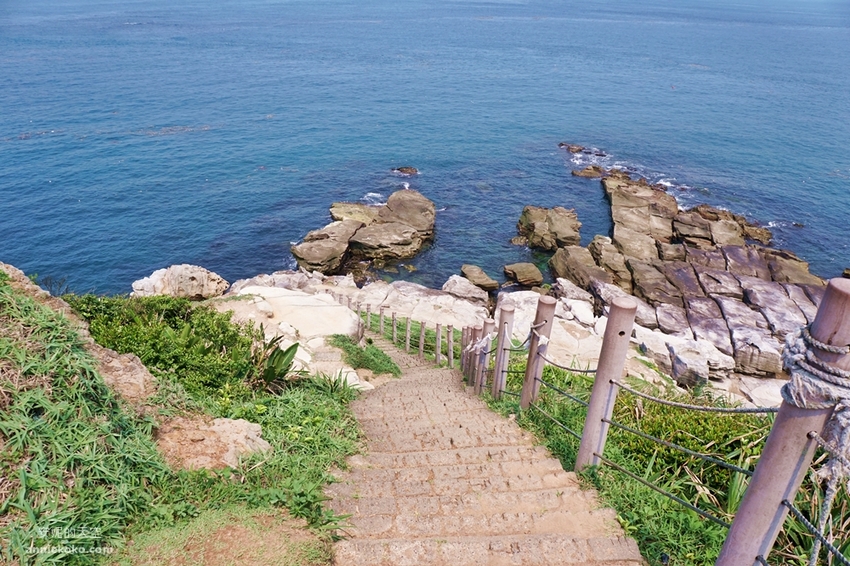 新北秘境 金山神秘海岸 絕美一線天礁岩 穿越巨岩才能抵達的夢幻海岸 - 安妮的天空