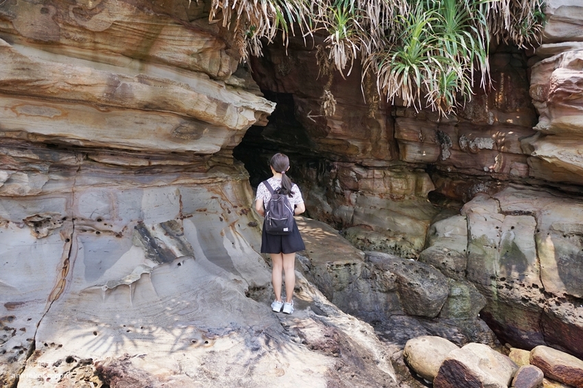 新北秘境 金山神秘海岸 絕美一線天礁岩 穿越巨岩才能抵達的夢幻海岸 - 安妮的天空