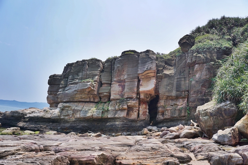 新北秘境 金山神秘海岸 絕美一線天礁岩 穿越巨岩才能抵達的夢幻海岸 - 安妮的天空