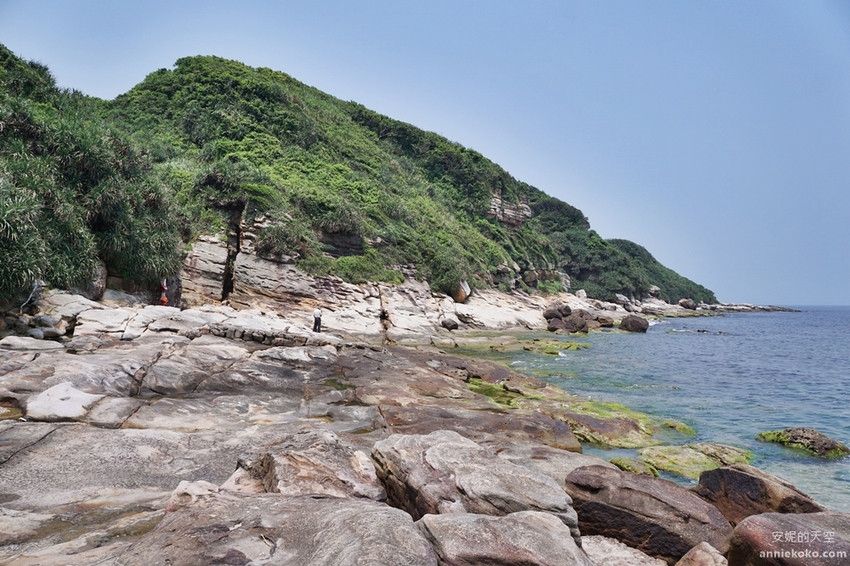 新北秘境 金山神秘海岸 絕美一線天礁岩 穿越巨岩才能抵達的夢幻海岸 - 安妮的天空