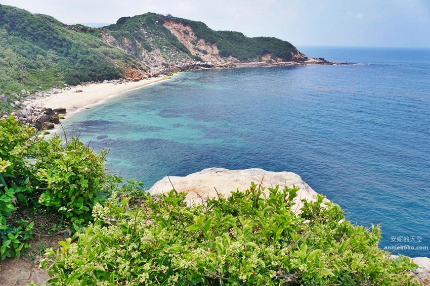 新北秘境 金山神秘海岸 絕美一線天礁岩 穿越巨岩才能抵達的夢幻海岸 - 安妮的天空
