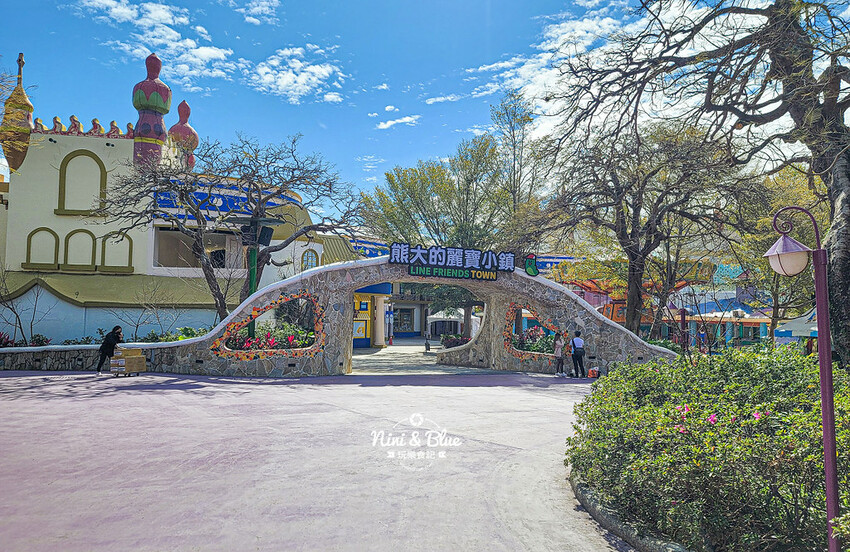 熊大的麗寶小鎮| 台中景點，超真實感LINE FRIENDS TOWN主題園區占地700坪超好拍，門票優惠看這! -妮妮布魯