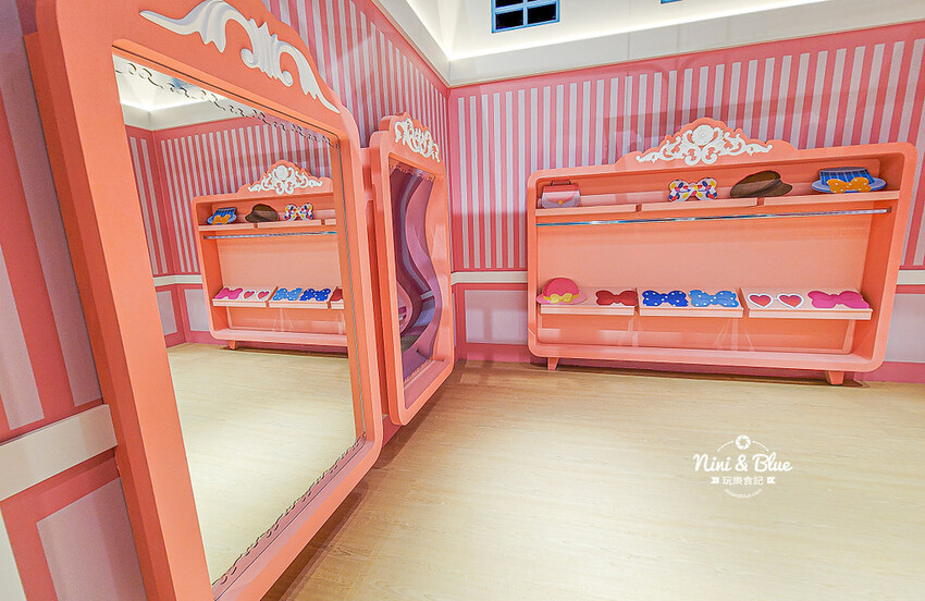 熊大的麗寶小鎮| 台中景點，超真實感LINE FRIENDS TOWN主題園區占地700坪超好拍，門票優惠看這! -妮妮布魯