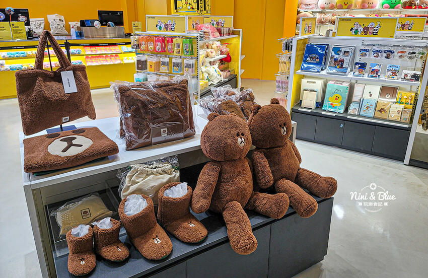 熊大的麗寶小鎮| 台中景點，超真實感LINE FRIENDS TOWN主題園區占地700坪超好拍，門票優惠看這! -妮妮布魯