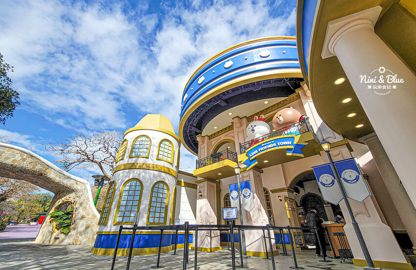 熊大的麗寶小鎮| 台中景點，超真實感LINE FRIENDS TOWN主題園區占地700坪超好拍，門票優惠看這! -妮妮布魯