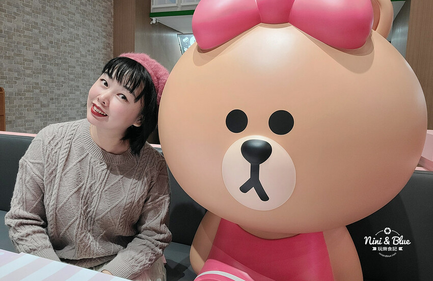 熊大的麗寶小鎮| 台中景點，超真實感LINE FRIENDS TOWN主題園區占地700坪超好拍，門票優惠看這! -妮妮布魯