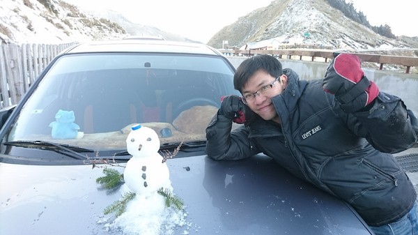 合歡山國家森林遊樂區-松雪樓:南投~合歡山國家森林遊樂區~松雪樓~白茫茫的雪景美不勝收~DIY動手作雪人~真是太有趣了~