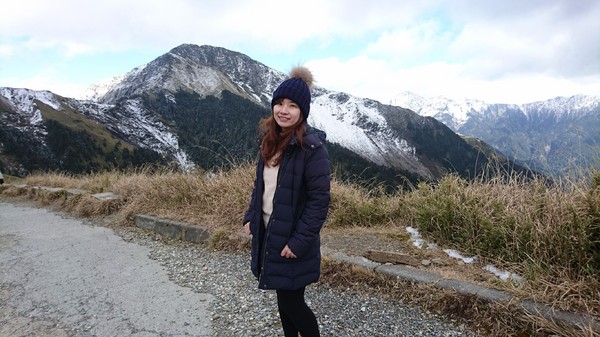 合歡山國家森林遊樂區-松雪樓:南投~合歡山國家森林遊樂區~松雪樓~白茫茫的雪景美不勝收~DIY動手作雪人~真是太有趣了~